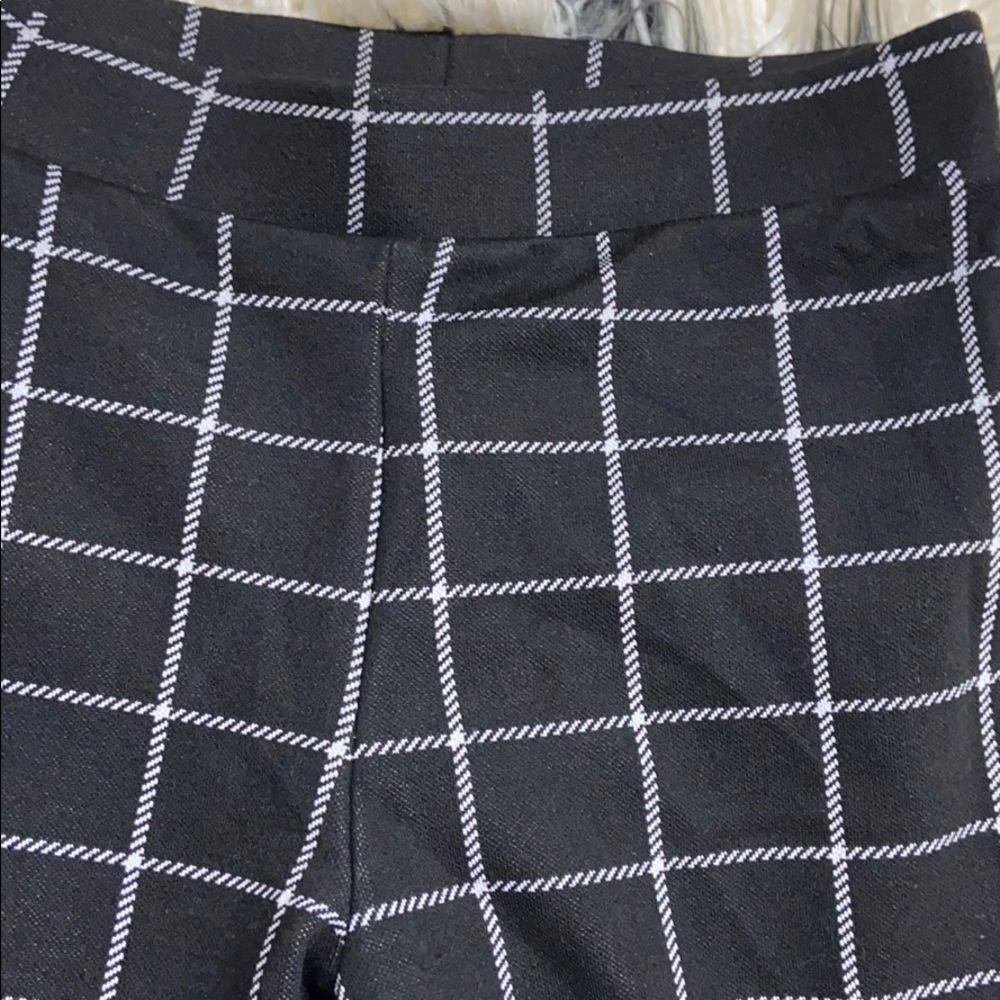 These really cute patterned pants! - Picture 2 of 3
